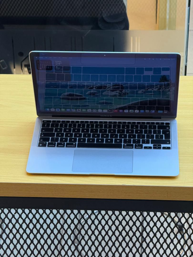 MacBook Air (M1, 2020)