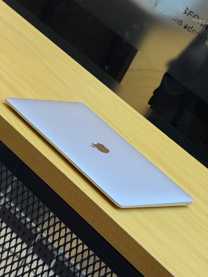 MacBook Air (M1, 2020) - Image 3
