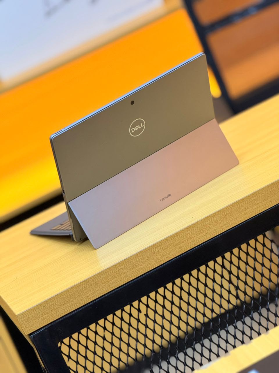 Dell Latitude 2-in-1 Touchscreen Laptop (Intel Core i5, 8GB RAM, 256GB SSD)
